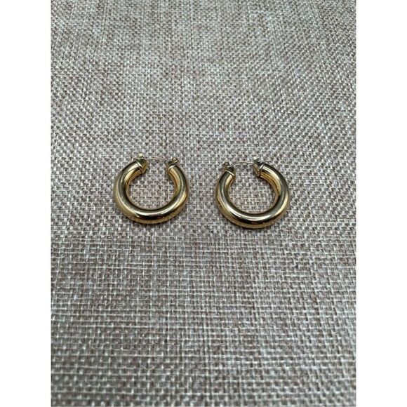 Gold-tone Jewelry Bundle of 3 items Chain Necklace 2 pair Gold-tone Pierced Ear - Picture 2 of 13